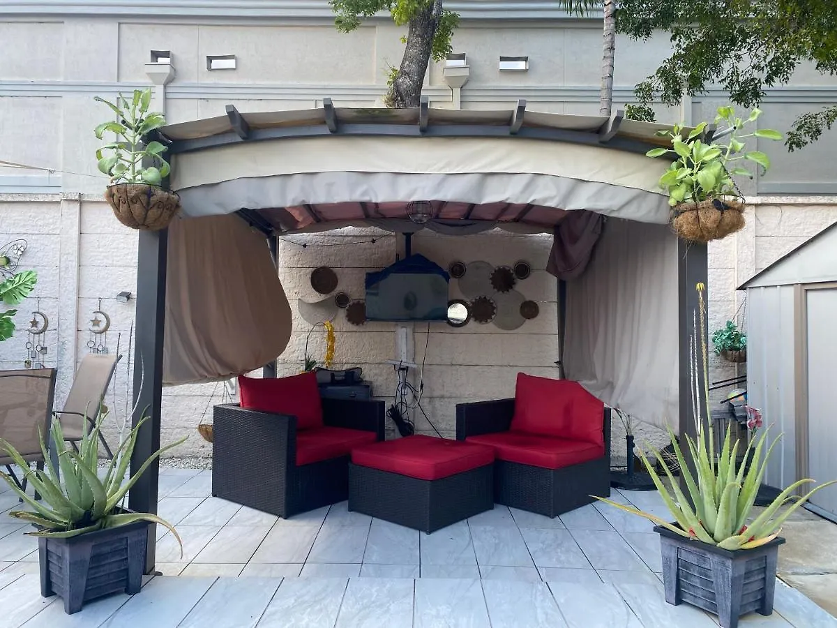 ベッド・アンド・ブレックファスト Tiny Place W Private Hot Jacuzzi 7 Min To International Airport マイアミ