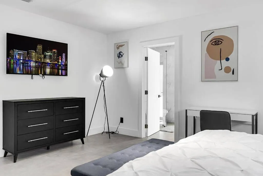 Dom wakacyjny Heated Pool Modern 5 Bedrooms House 10 Minutes To The Ocean Miami