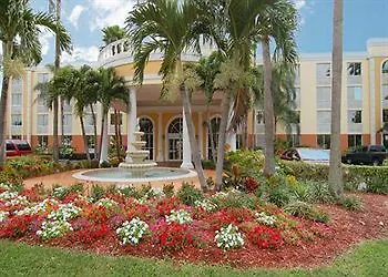 Express Miami Airport Area By Ihg Hotel 3*