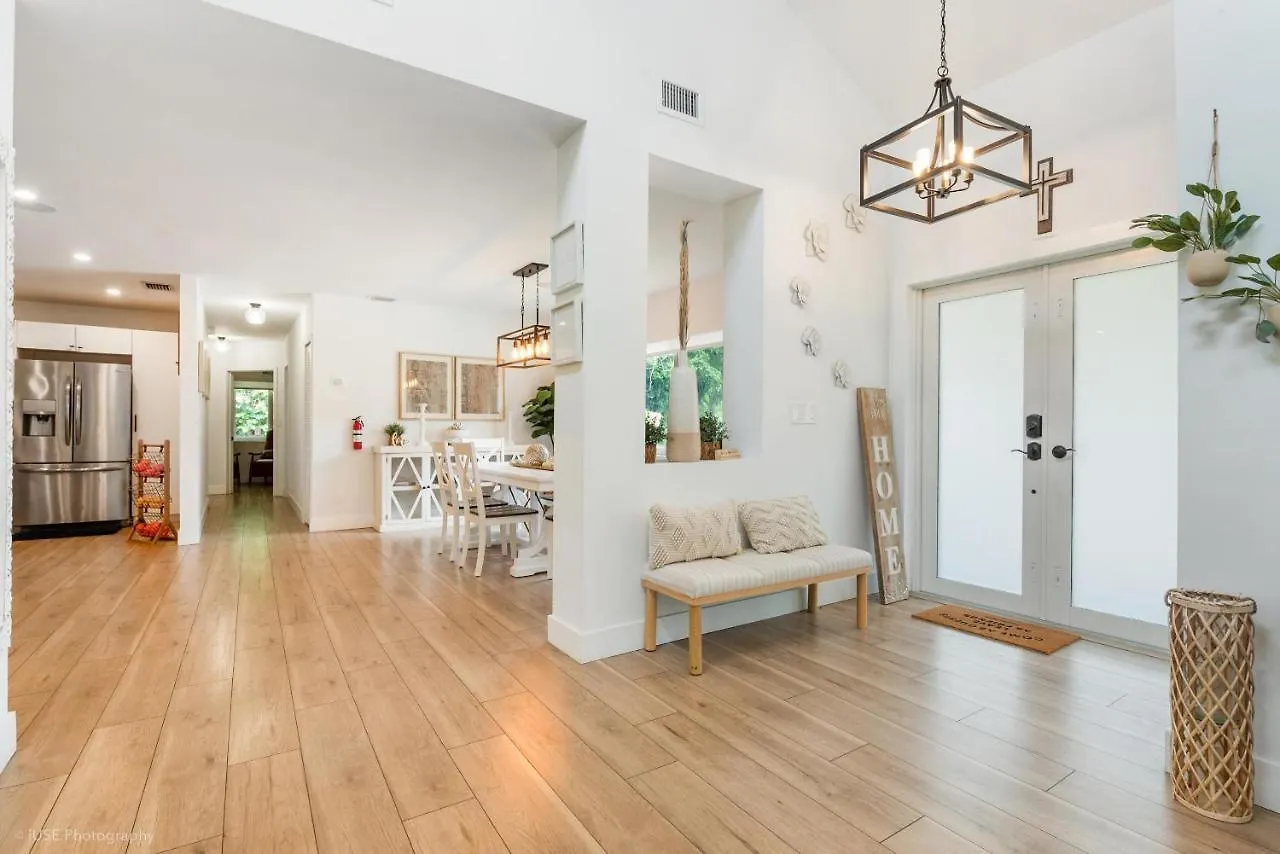 Luxe Retreat With Private & Pool Paradise L53 Feriehus *