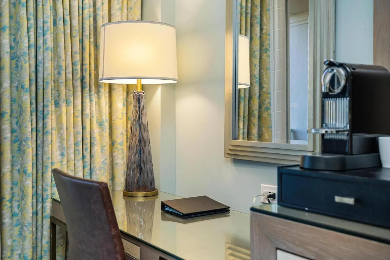 Gorgeous Partial Ocean View I The Ritz Carlton 아파트