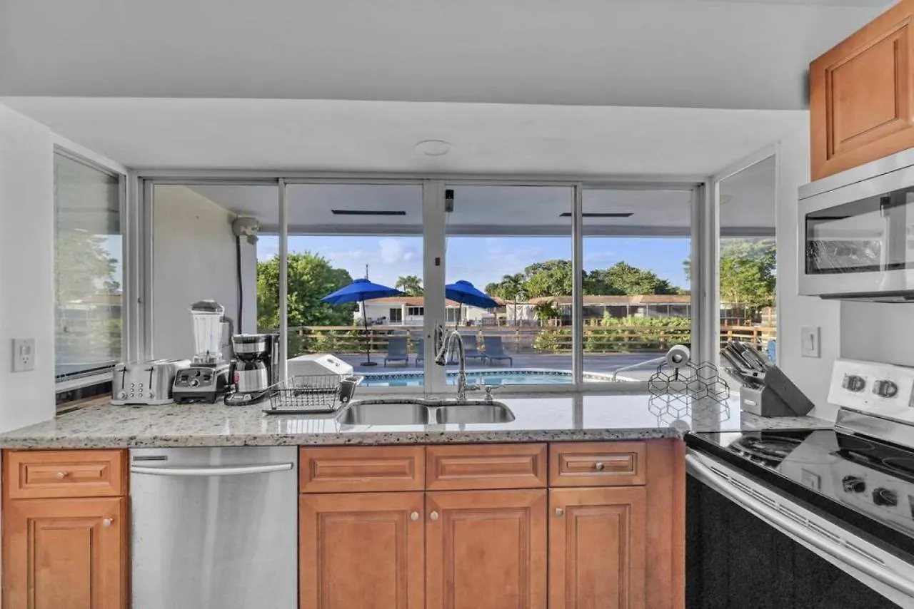 בית נופש Waterfront Heated Pool
