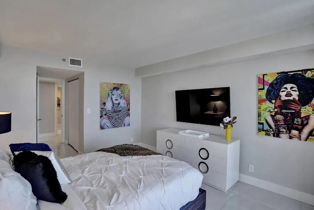 Apartamento A Wave From It All! Direct Water Views!