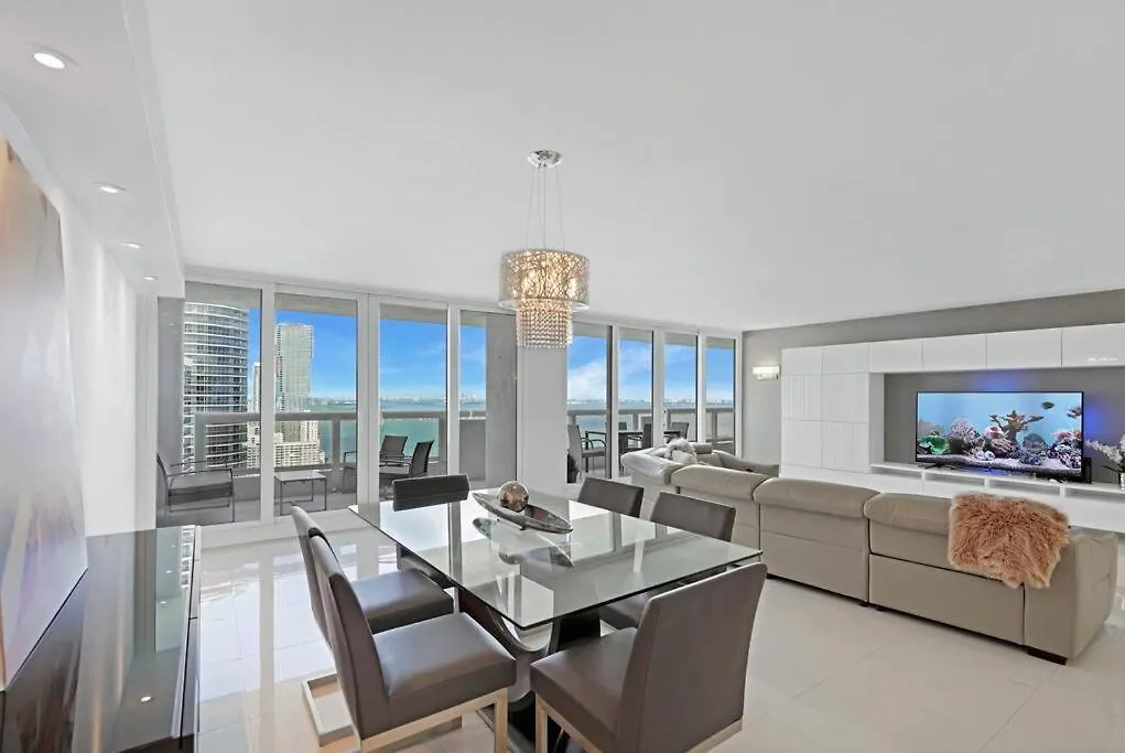 Obsession! Water & Park Views Apartment