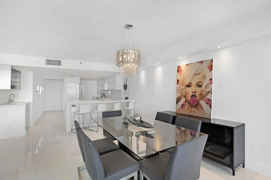Obsession! Water & Park Views Apartment Miami