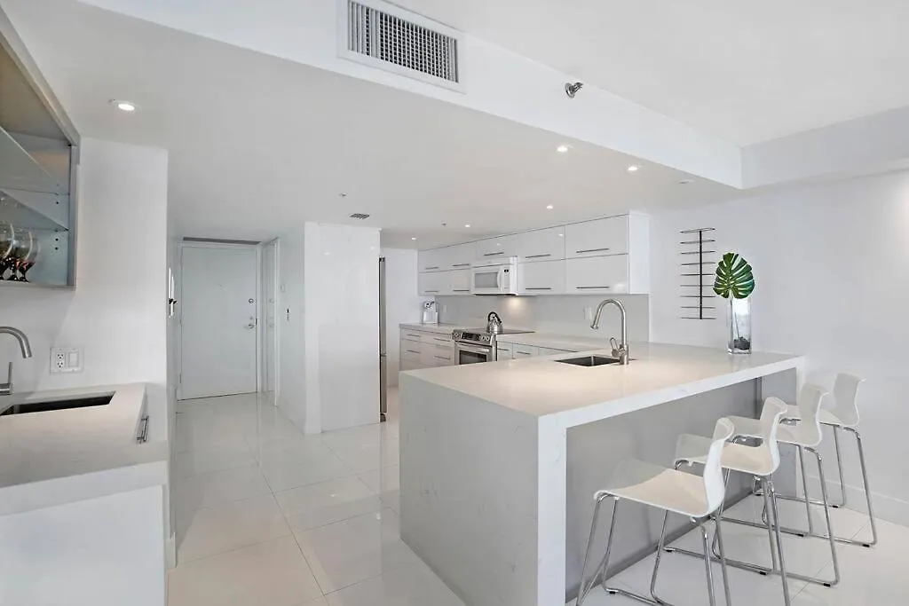 Apartment Obsession! Water & Park Views Miami