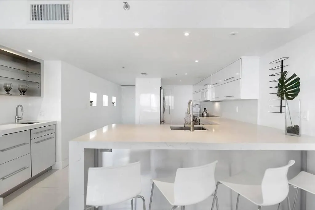 Obsession! Water & Park Views Apartment *