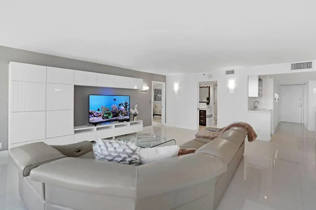 Obsession! Water & Park Views Apartment Miami