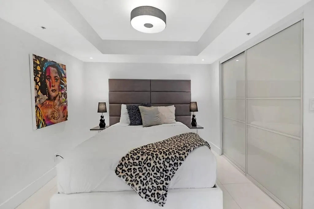 Obsession! Water & Park Views Apartment