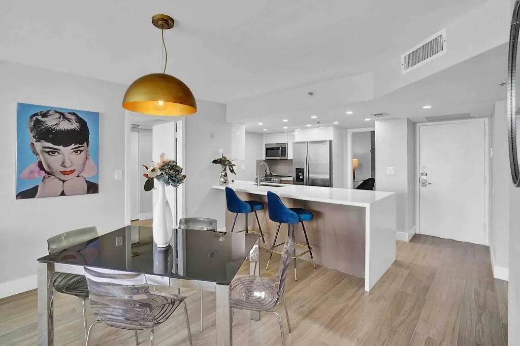 דירה Big Energy! Water Views And Newly Renovated!