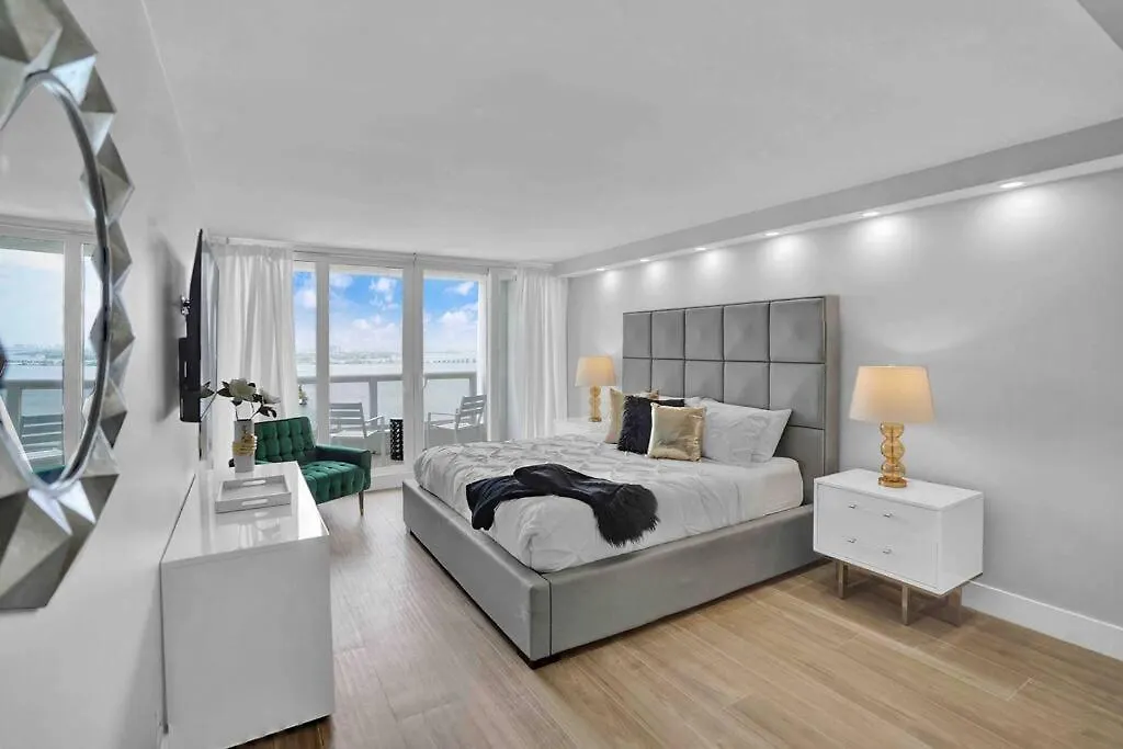 Big Energy! Water Views And Newly Renovated! דירה מיאמי