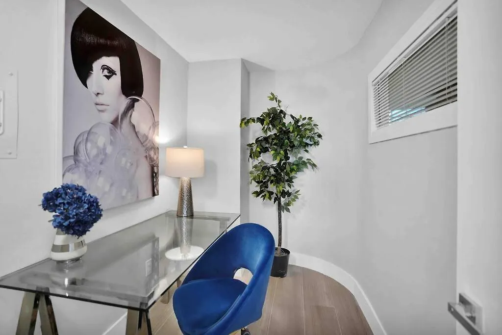 Big Energy! Water Views And Newly Renovated! מיאמי