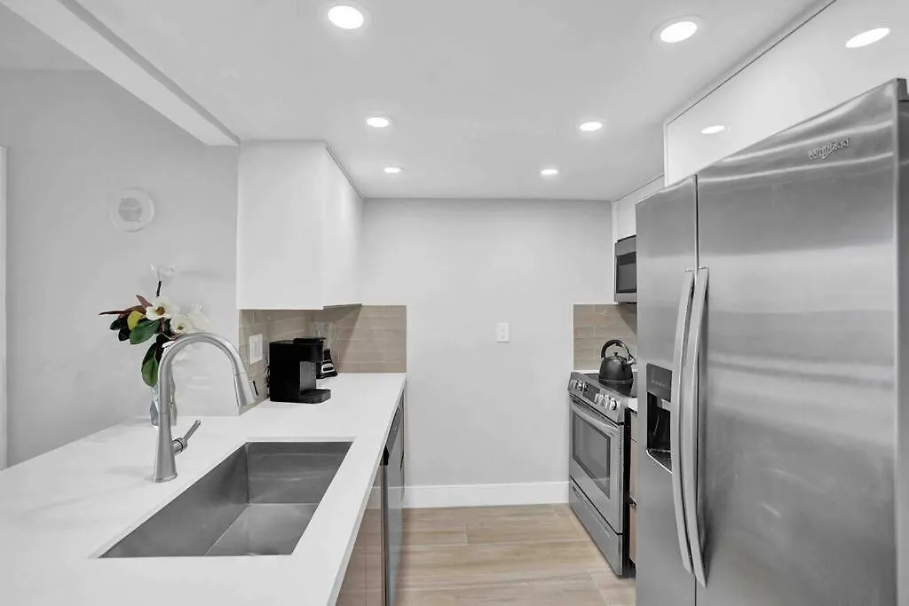 Big Energy! Water Views And Newly Renovated! דירה