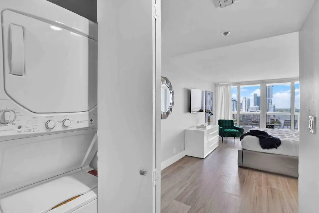 דירה Big Energy! Water Views And Newly Renovated! *