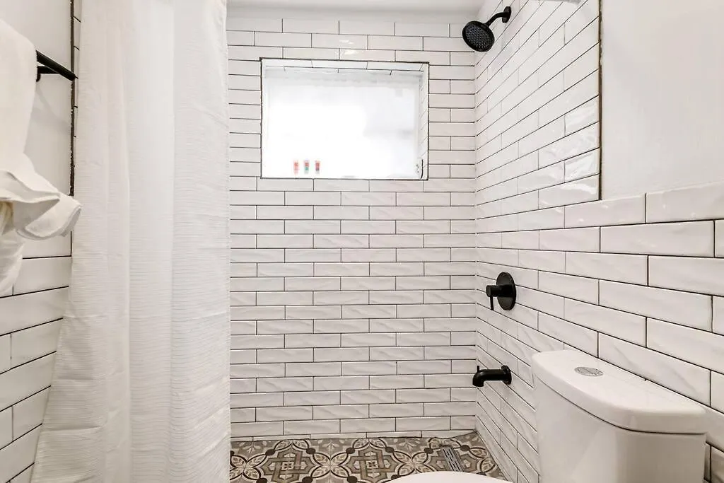 Airport 2-bedroom Unit With Speedy Wi-fi Virg8 *