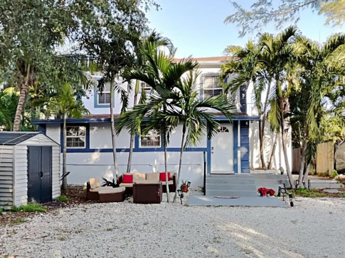 Townhouse With Patio, Gazebo, Free Parking, Centrally Located Σπίτι διακοπών *