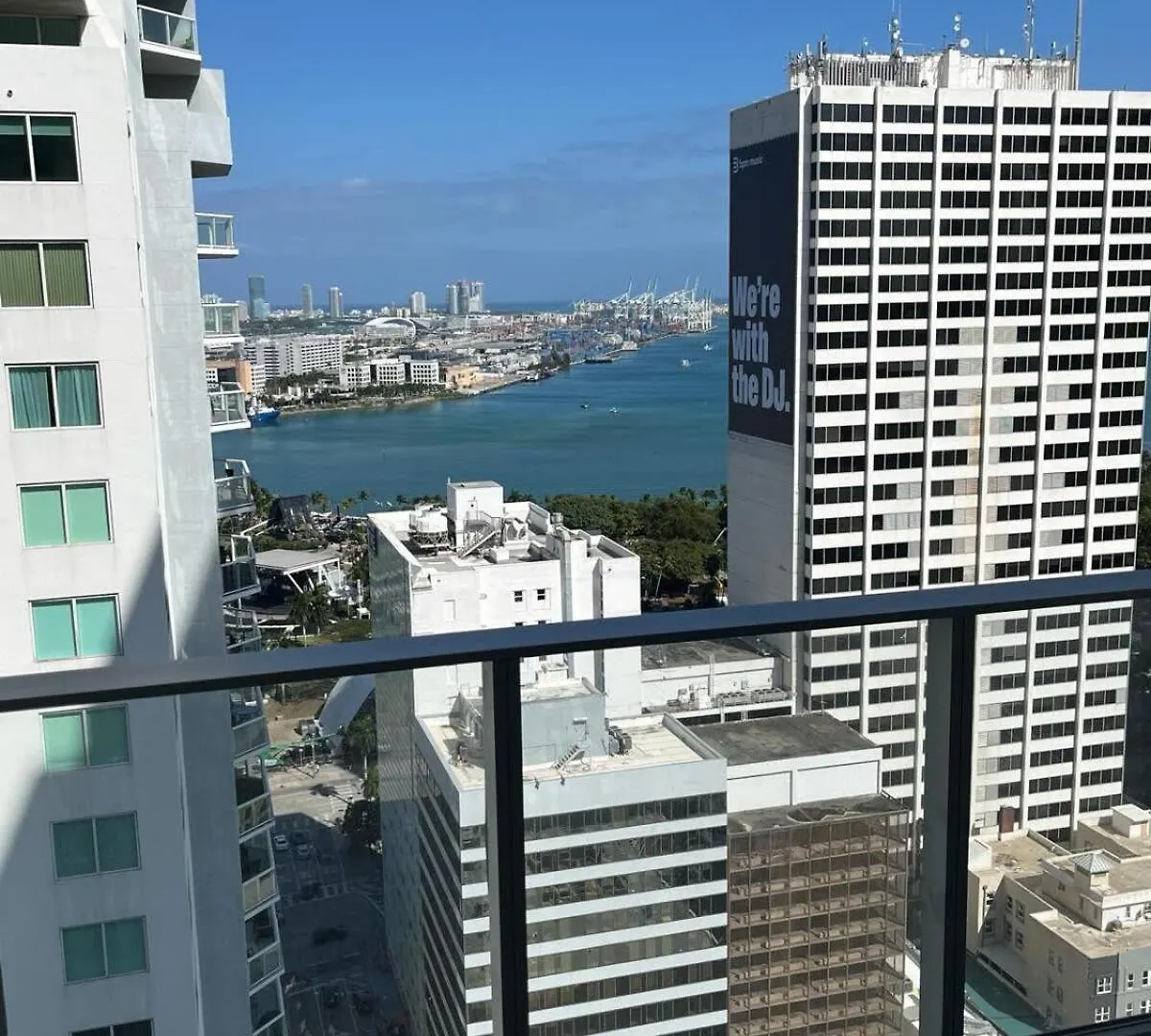 Explore Miami's Heat - Huge 1 Bed Pool & Gym