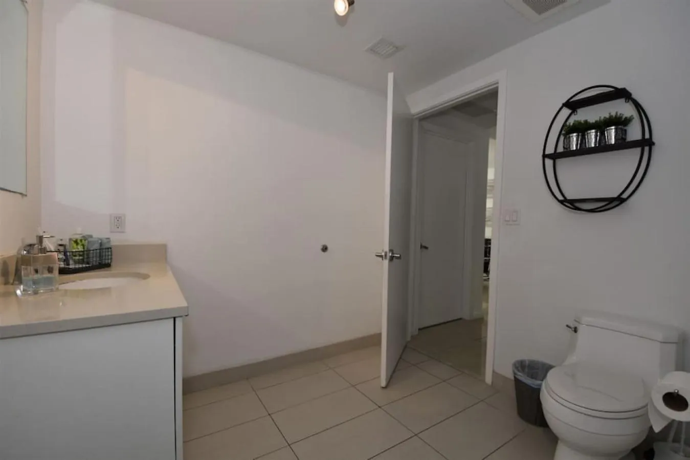 Lovely Midblock Building 1 Bedroom 1 Bathroom 公寓 迈阿密