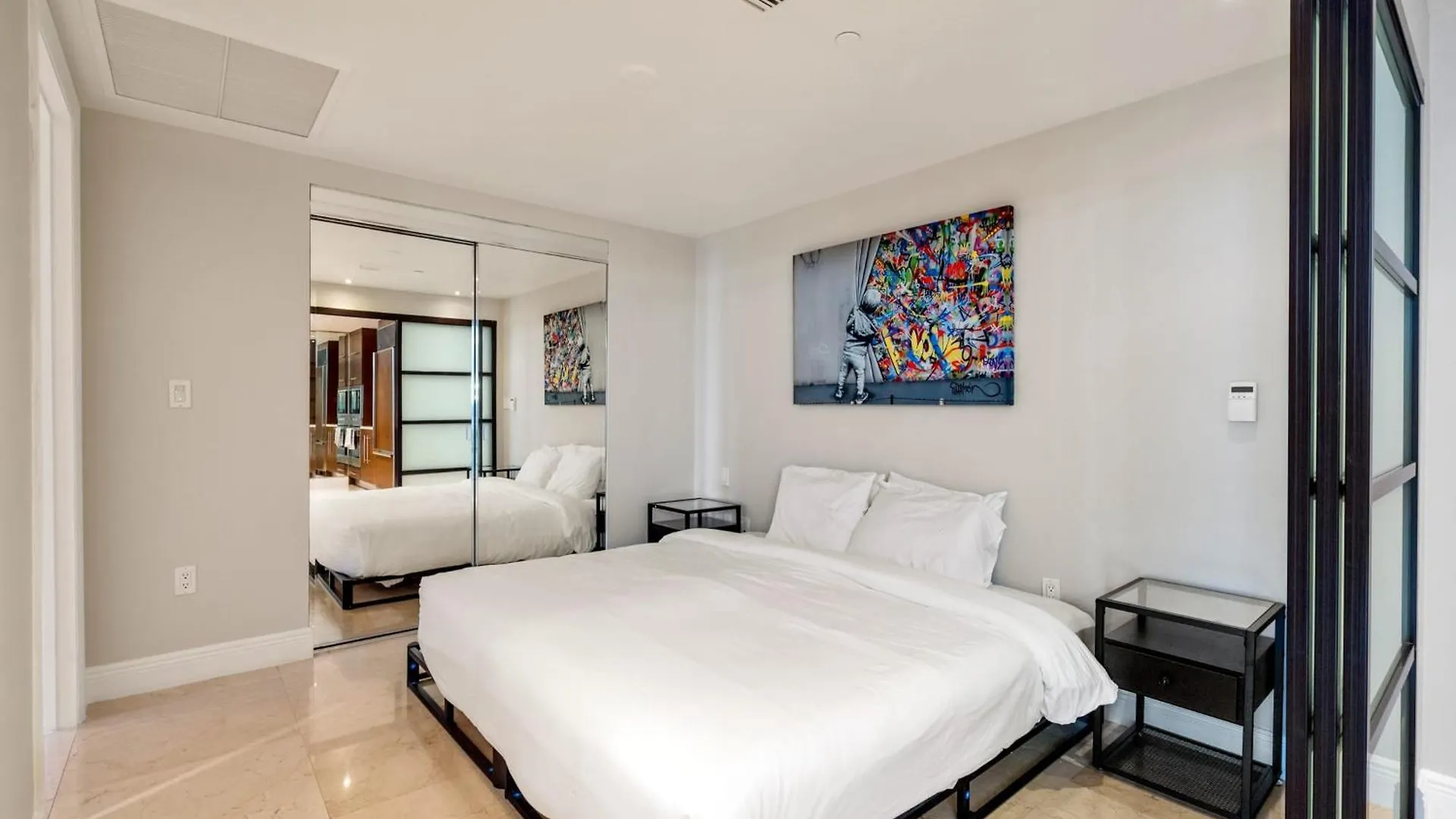Luxury 2 Bd Free Pool + Gym + Miami