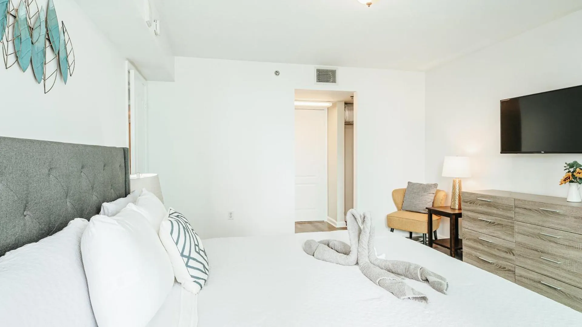 Apartment Bay Front Highrise Oasis In Brickell Miami
