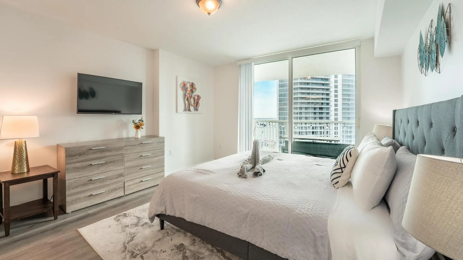 Apartment Bay Front Highrise Oasis In Brickell