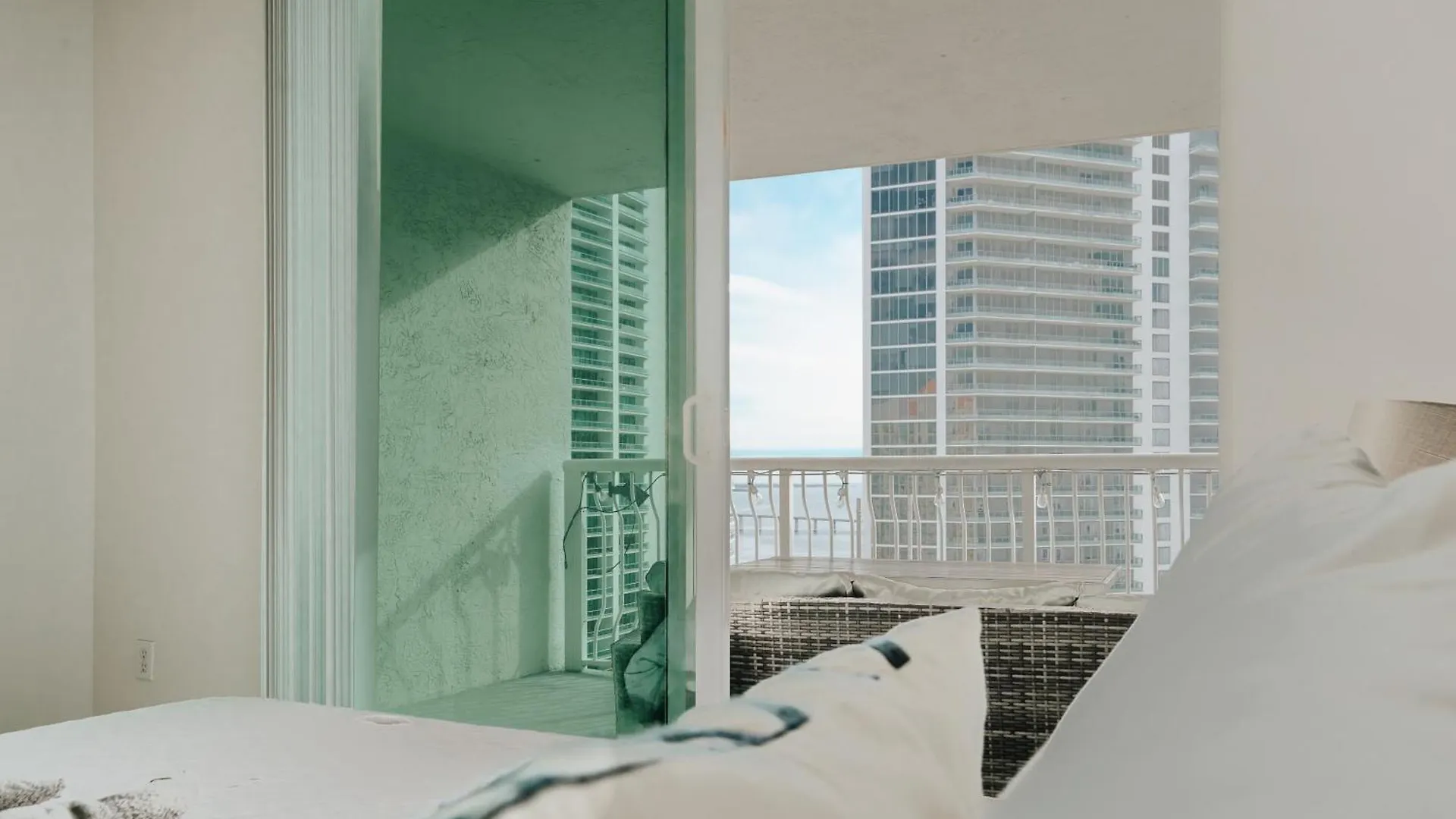 Bay Front Highrise Oasis In Brickell Apartment *
