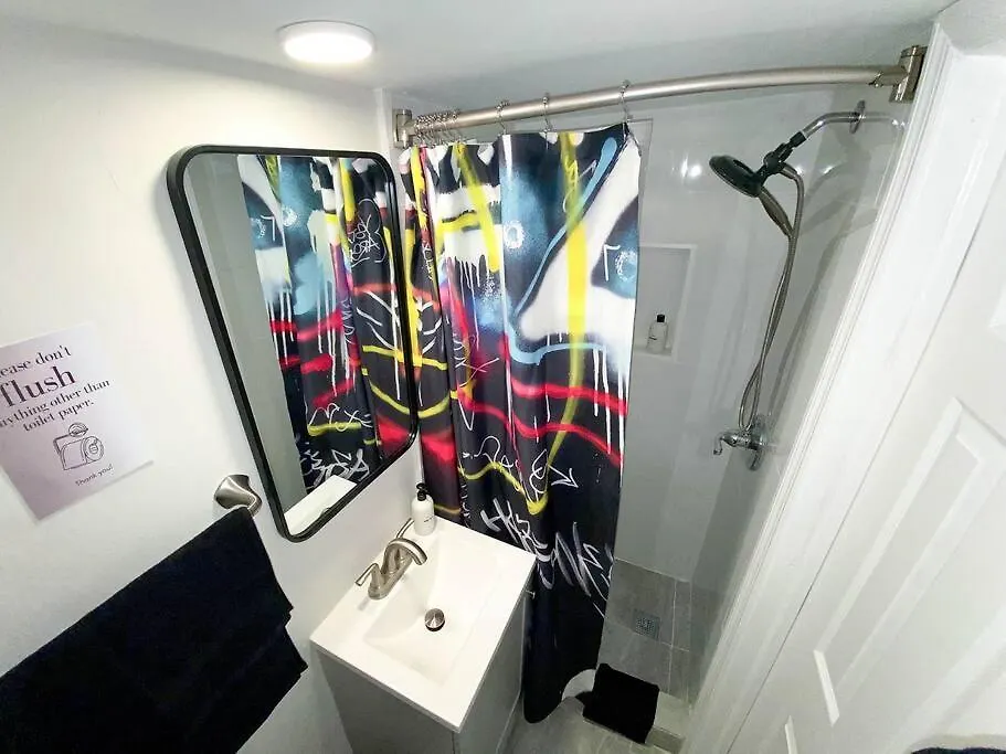 Unique Art Escape W/ Hottub, Arcade & Murals