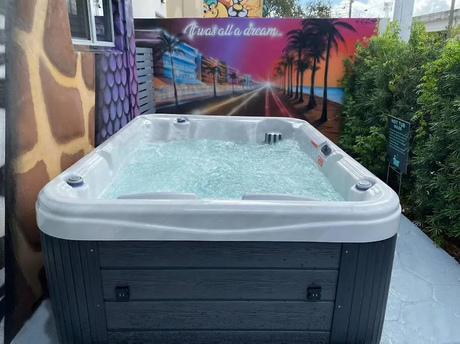 Unique Art Escape W/ Hottub, Arcade & Murals Σπίτι διακοπών