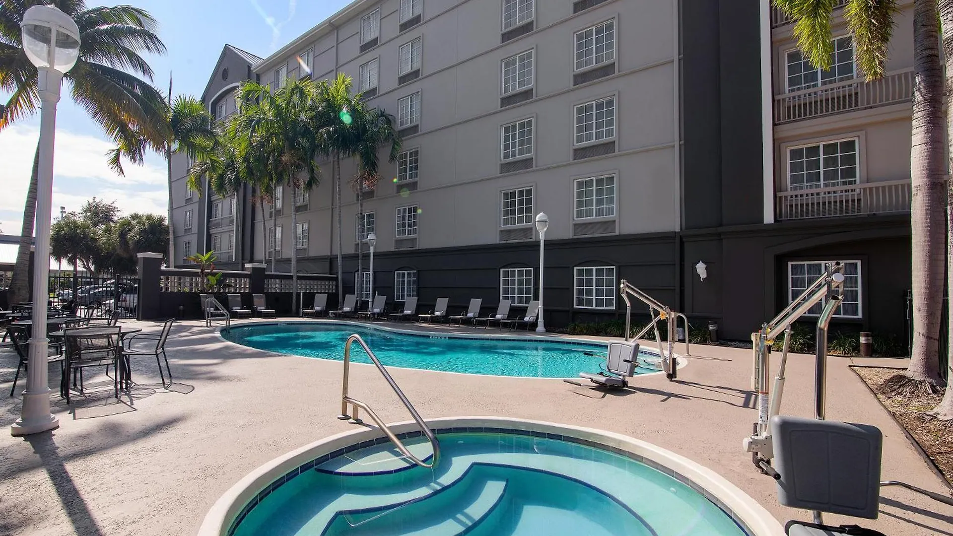 Hotel La Quinta By Wyndham Miami Airport West