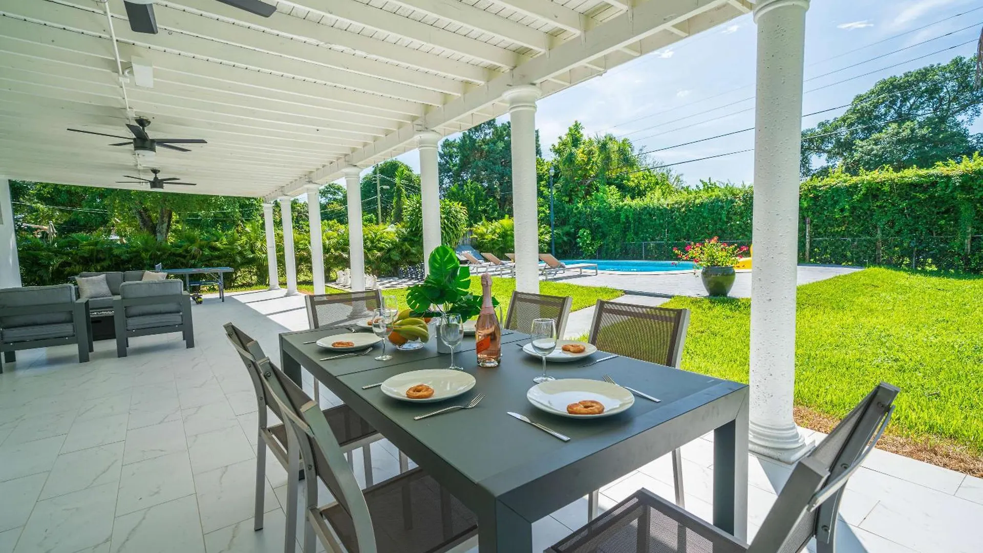Villa New Tropical Oasis Retreat In