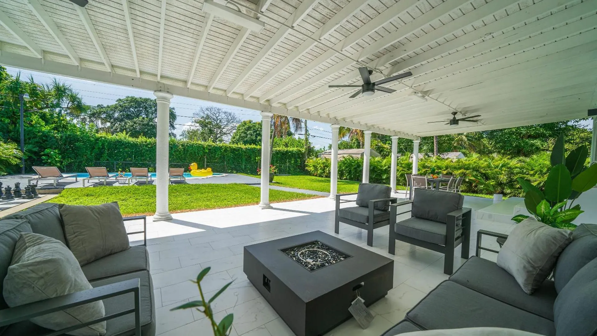 New Tropical Oasis Retreat In Villa