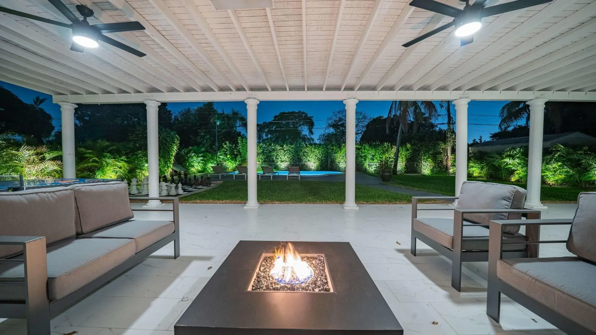 Villa New Tropical Oasis Retreat In *
