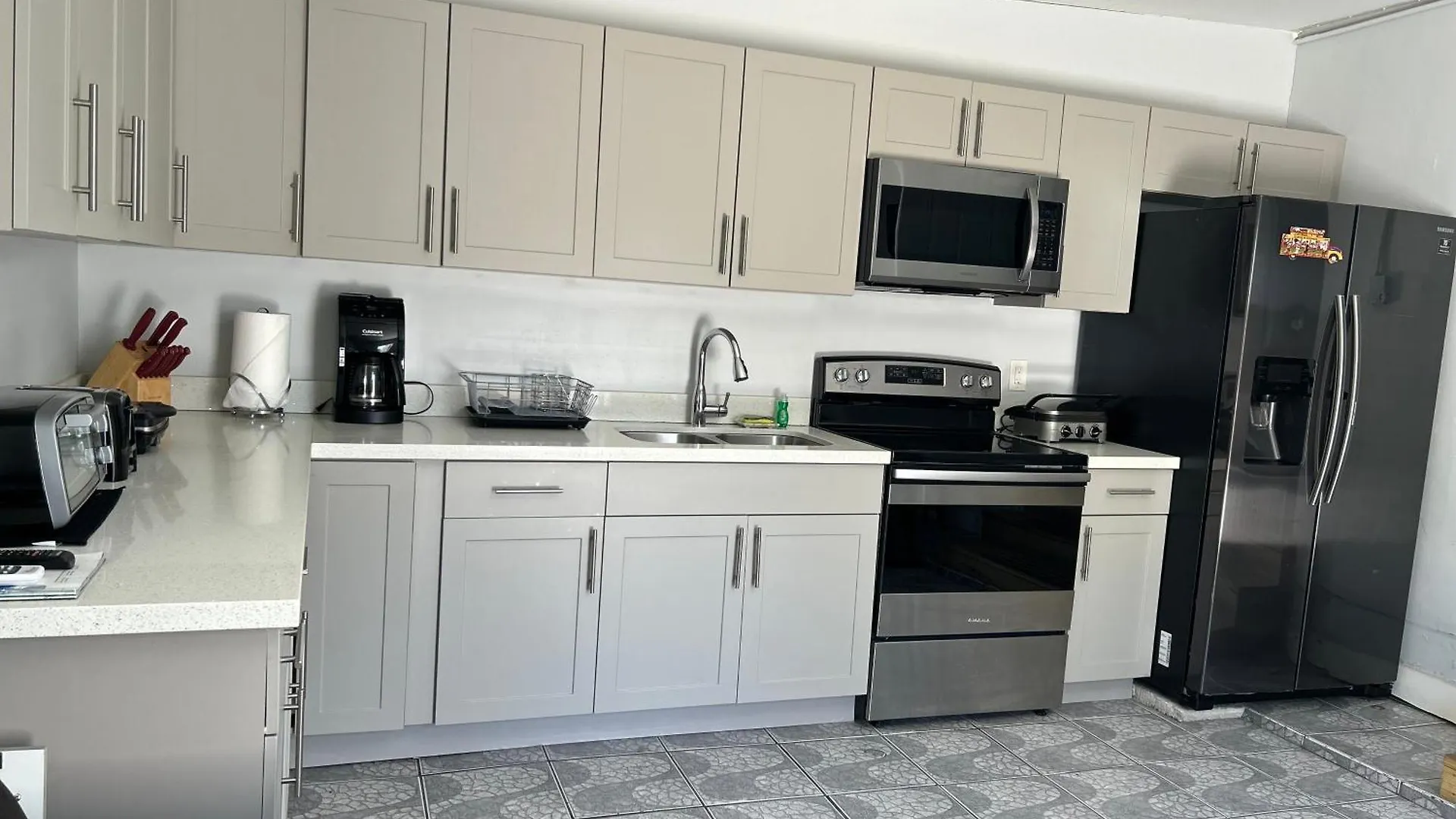 Main House 3 Bed 2 Bath & 1 Bed 1 Bath *