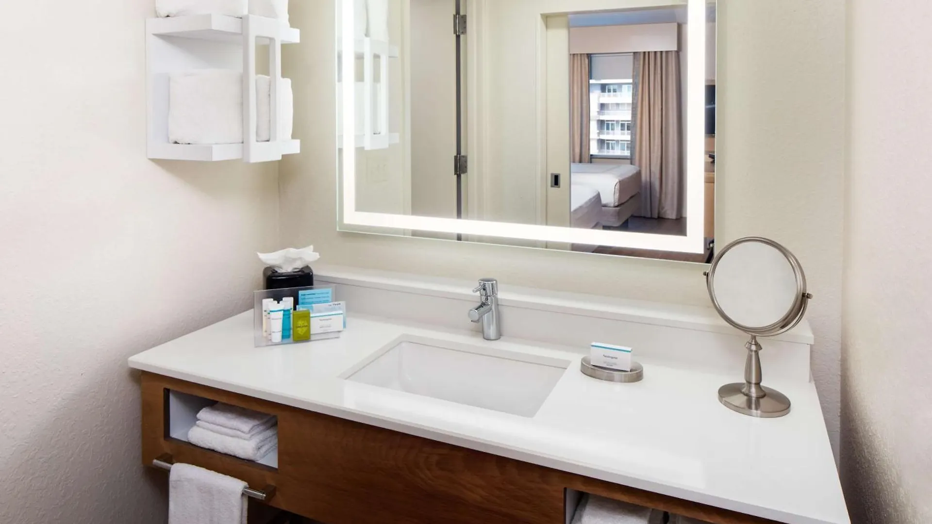 Hampton & By Hilton Downtown/brickell 3* Miami