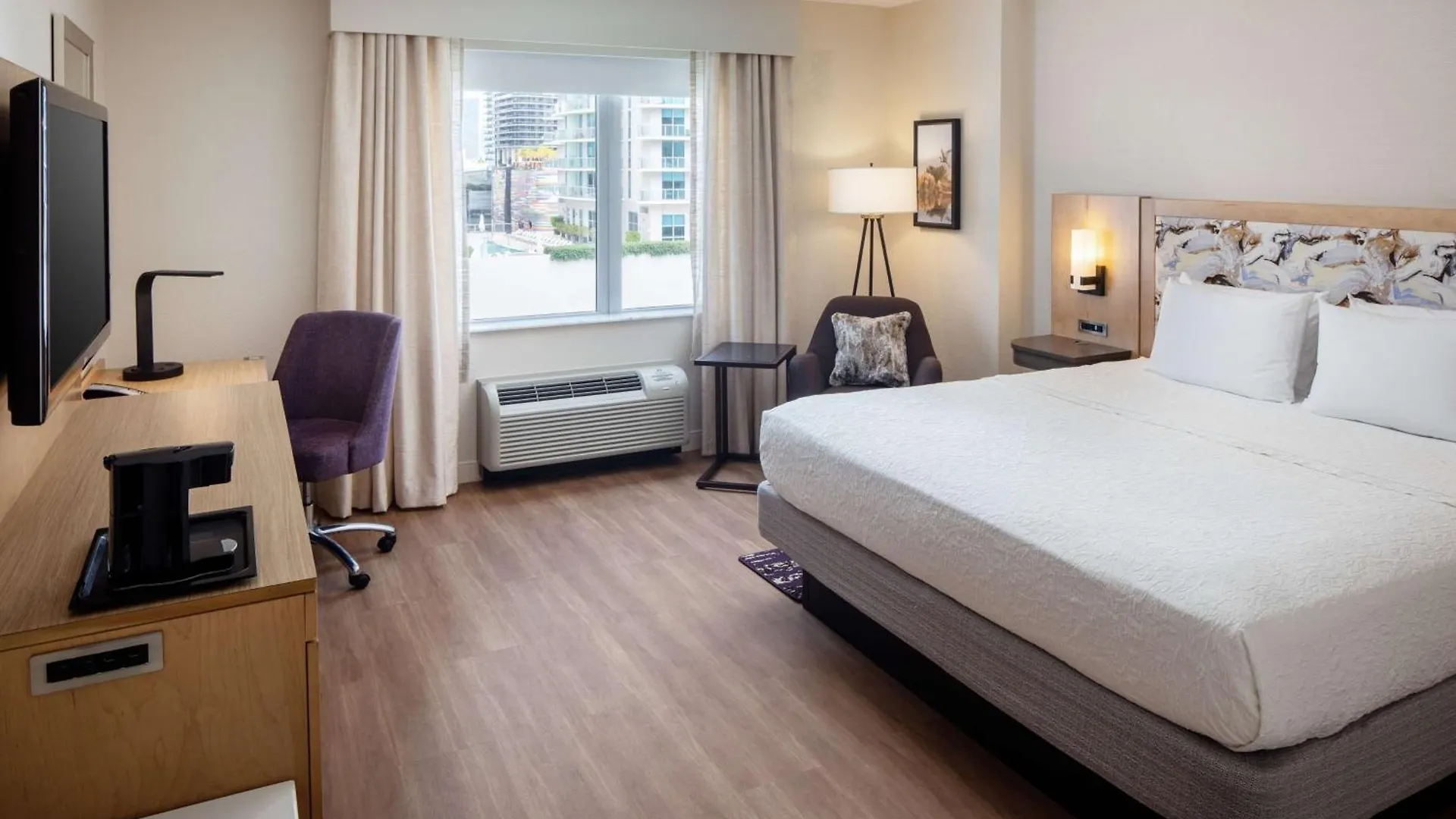 Hampton & By Hilton Downtown/brickell Hotel 3*