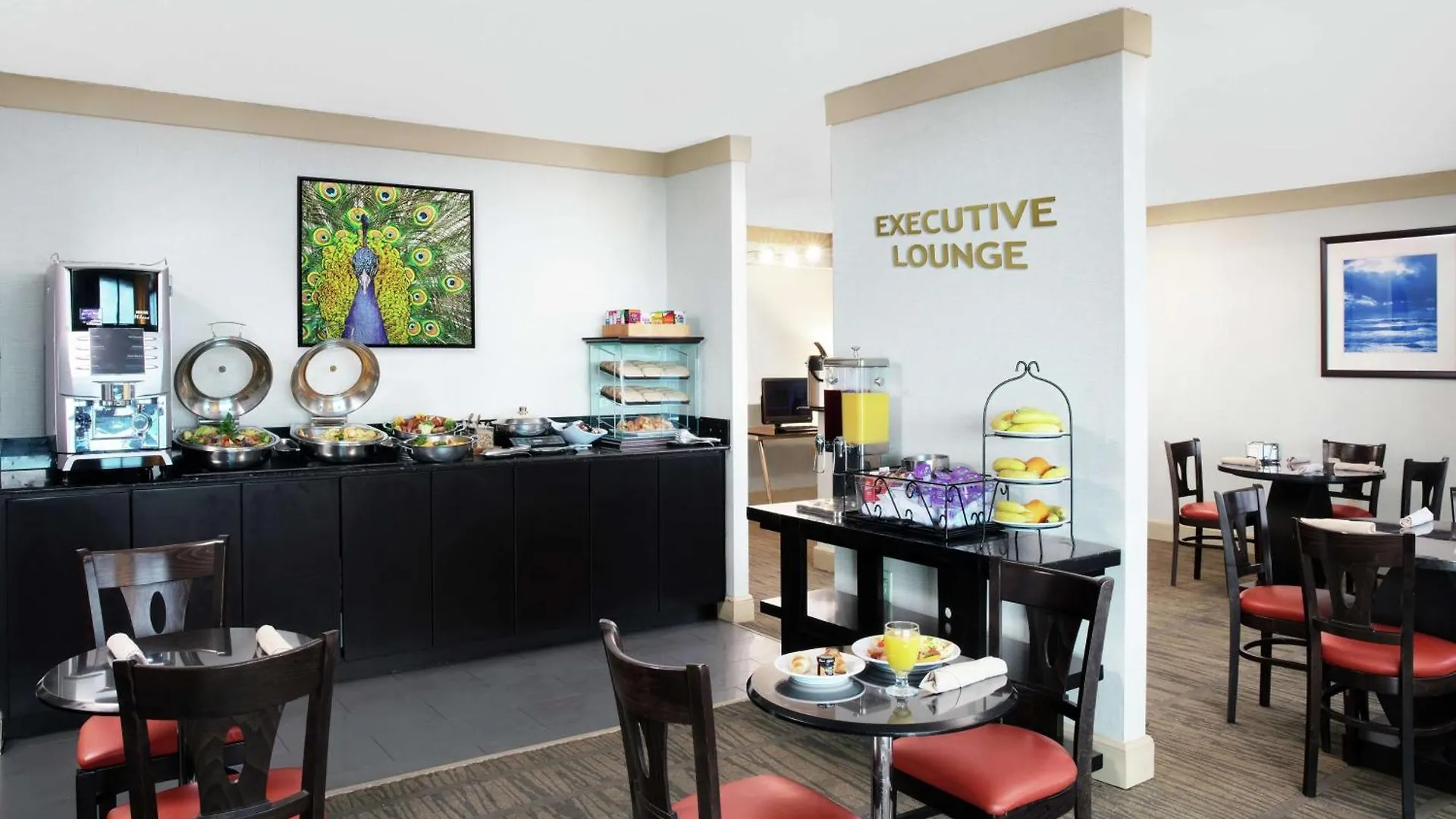 Doubletree By Hilton Airport & Convention Center