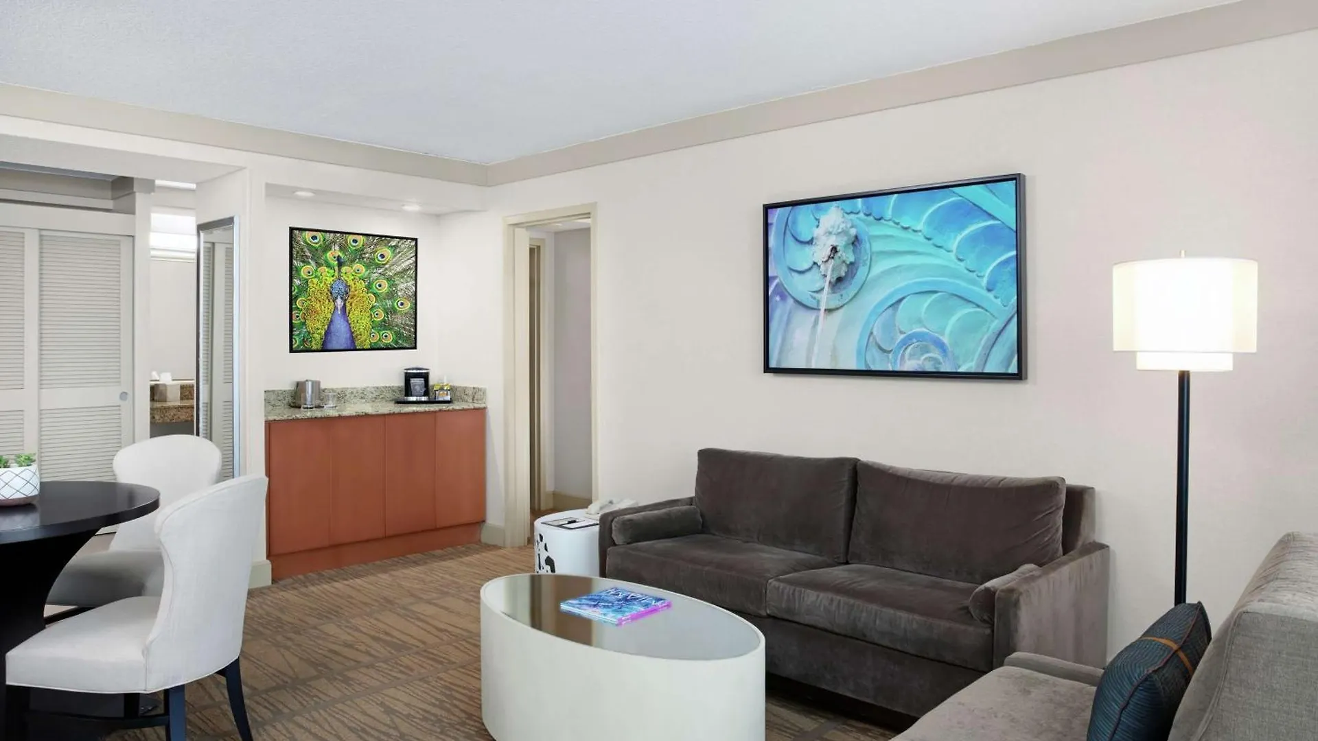 Doubletree By Hilton Airport & Convention Center Otel 4*