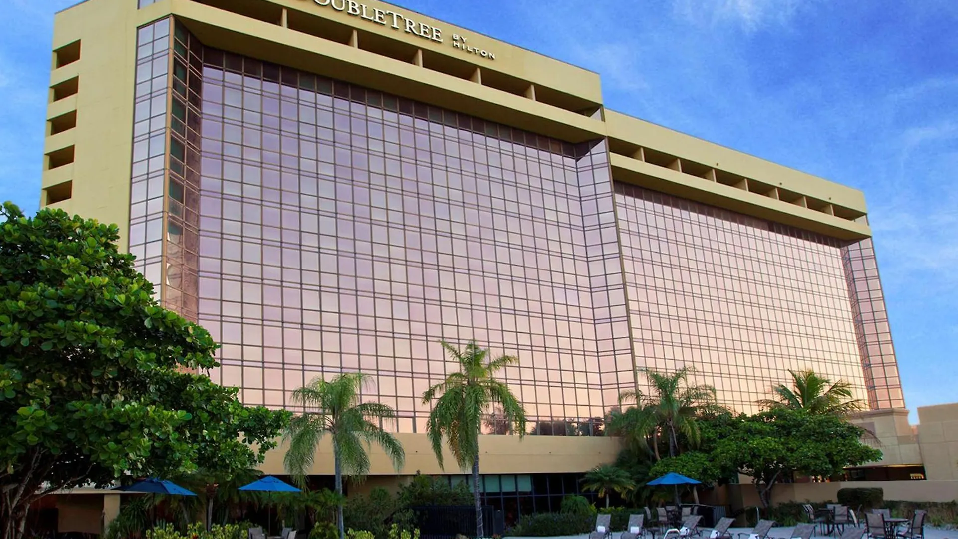 Otel Doubletree By Hilton Airport & Convention Center