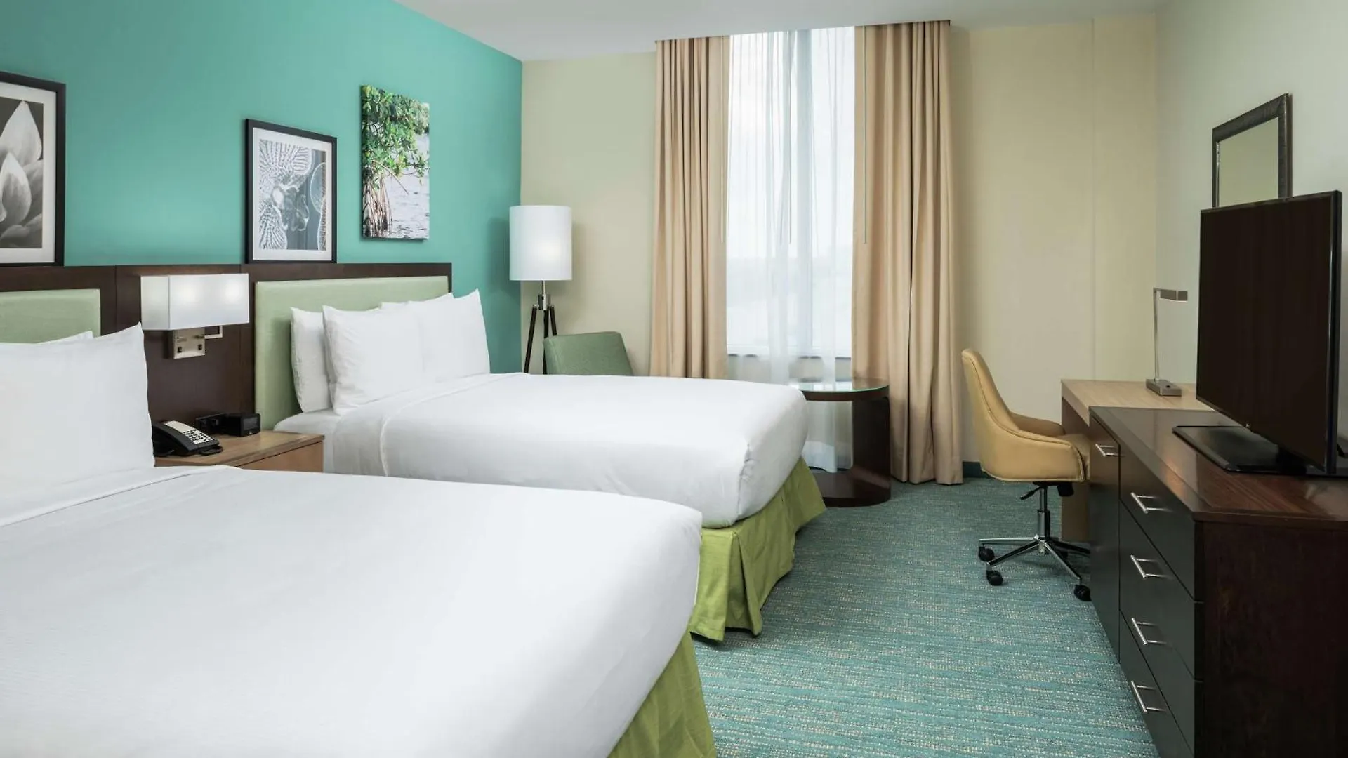 Doubletree By Hilton Miami Doral Hotel