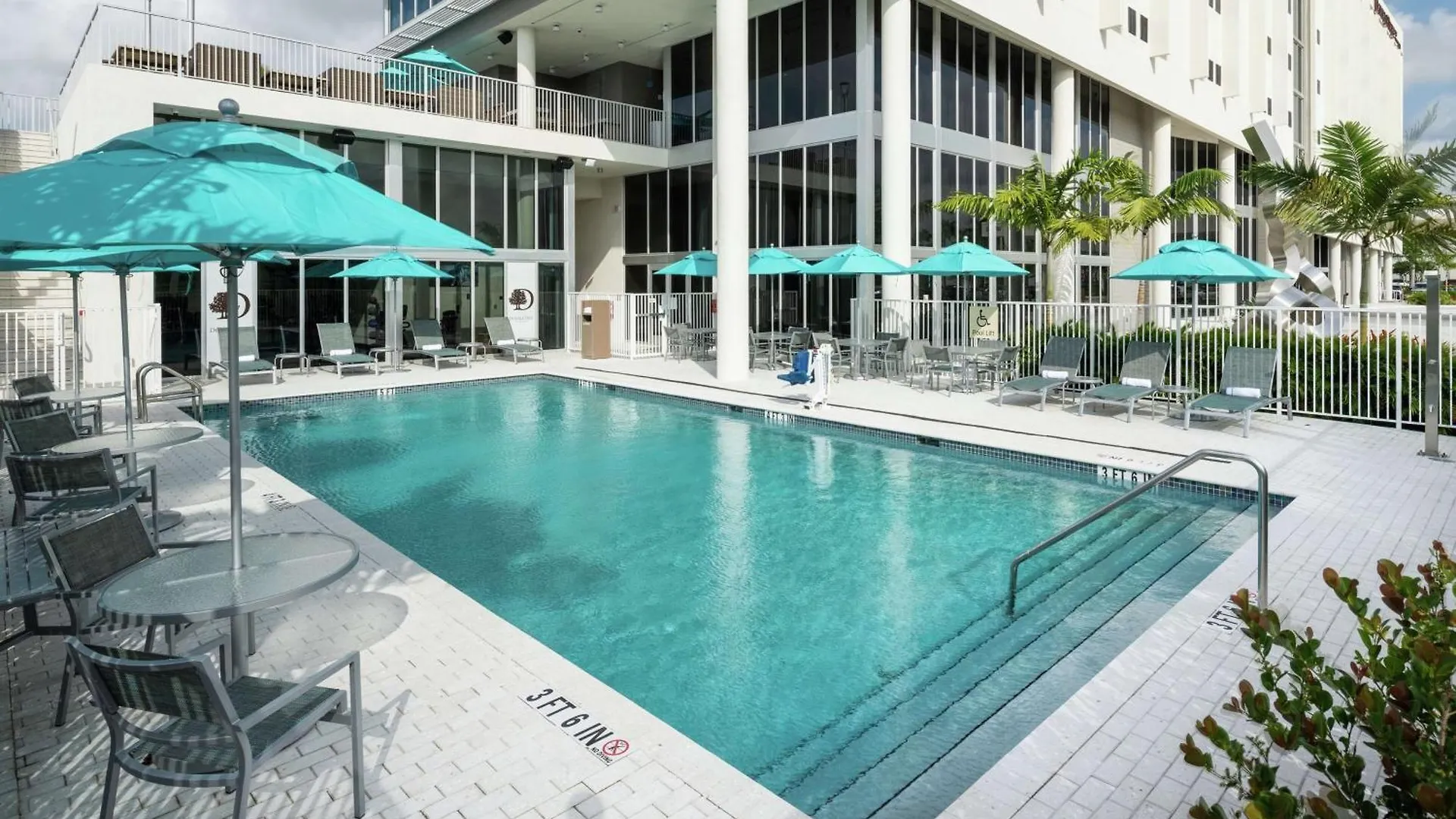 Doubletree By Hilton Miami Doral Sweetwater
