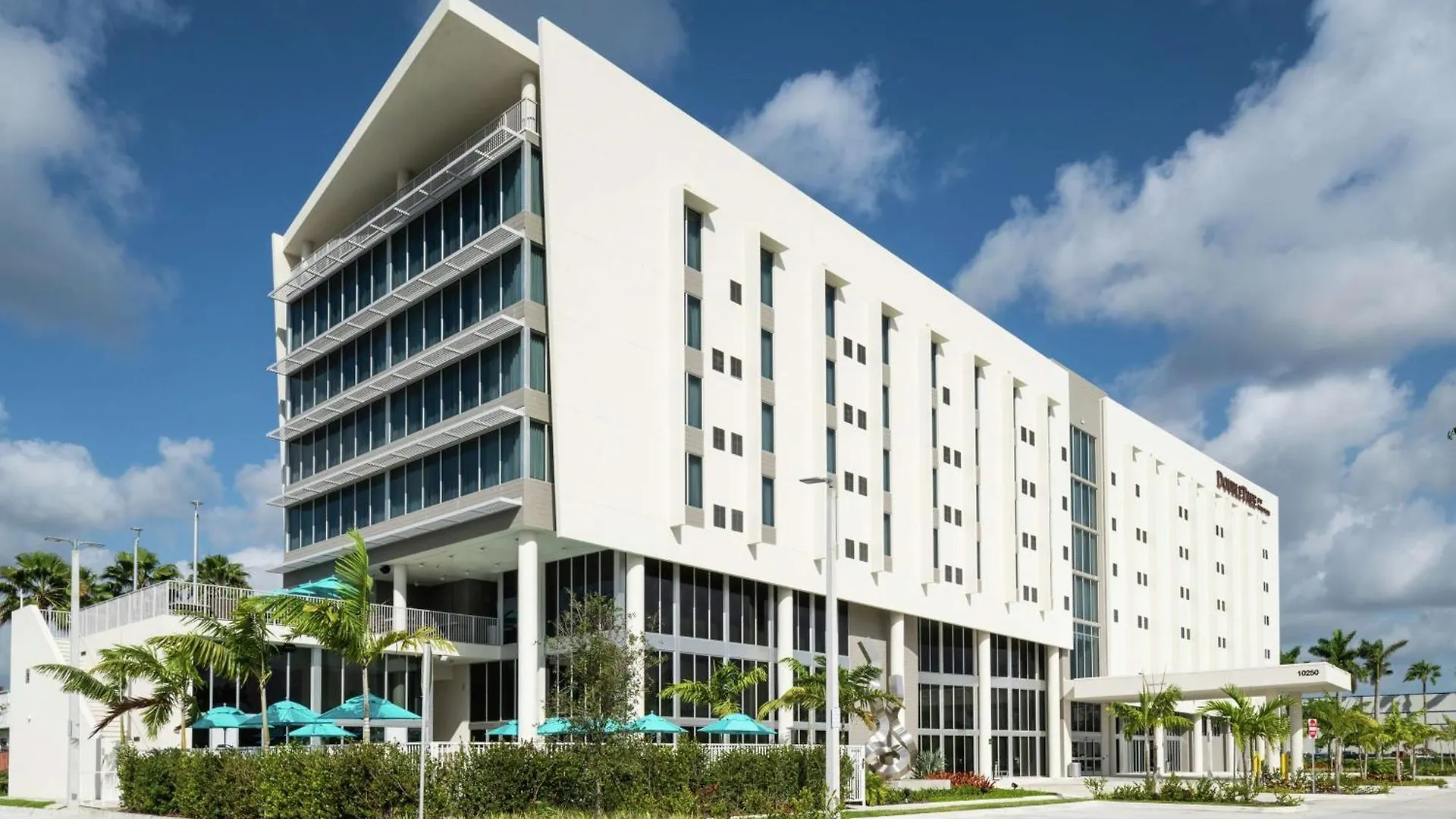 Doubletree By Hilton Miami Doral Hotel 4*