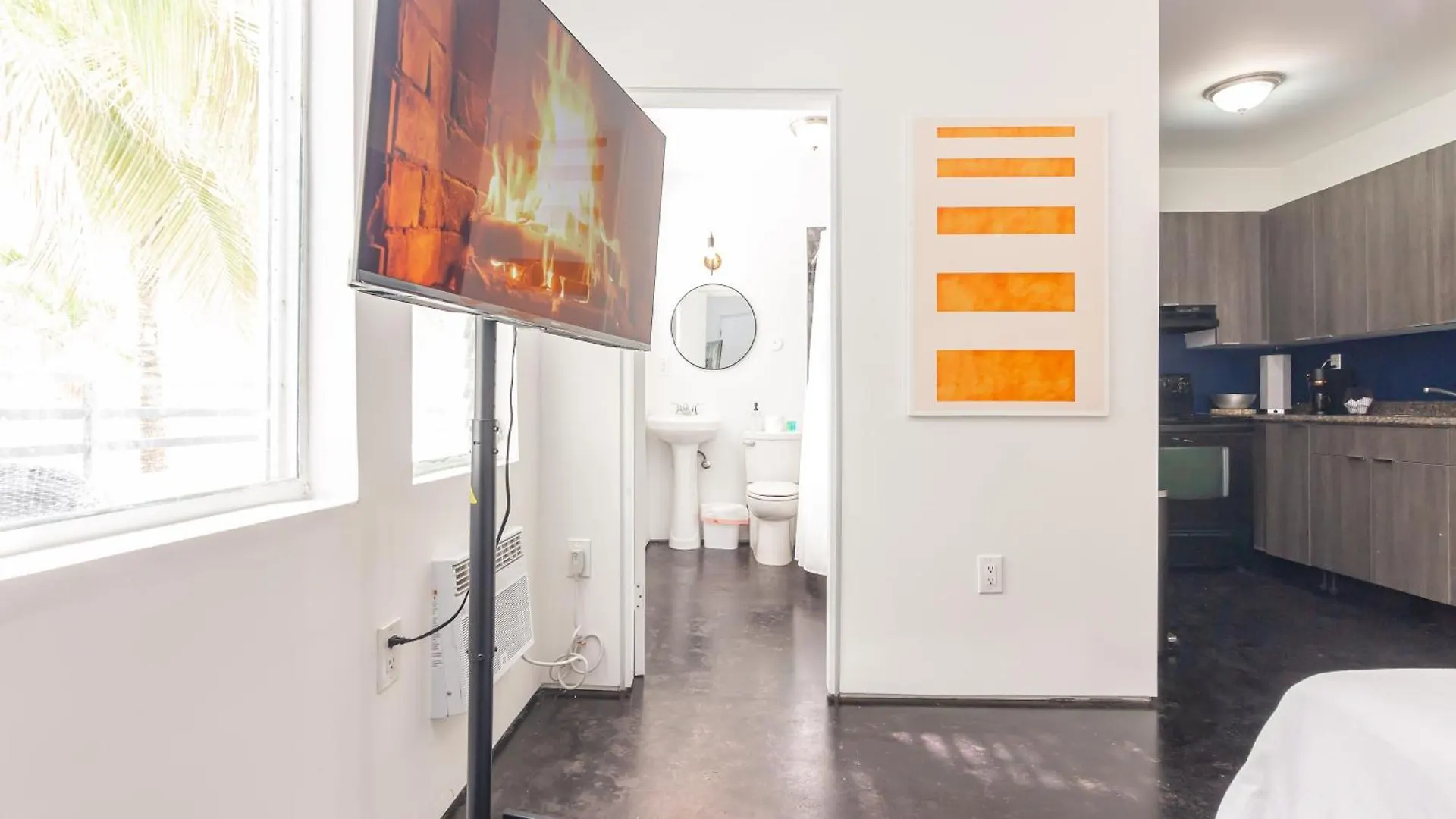 Midtown - Wynwood Area With Balcony - Art District Near Apartment *