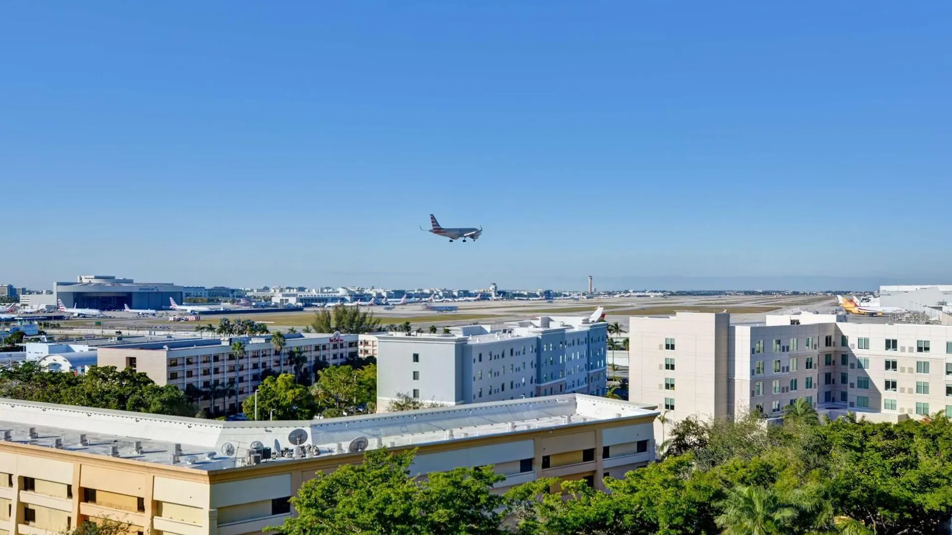 Embassy By Hilton International Airport מיאמי