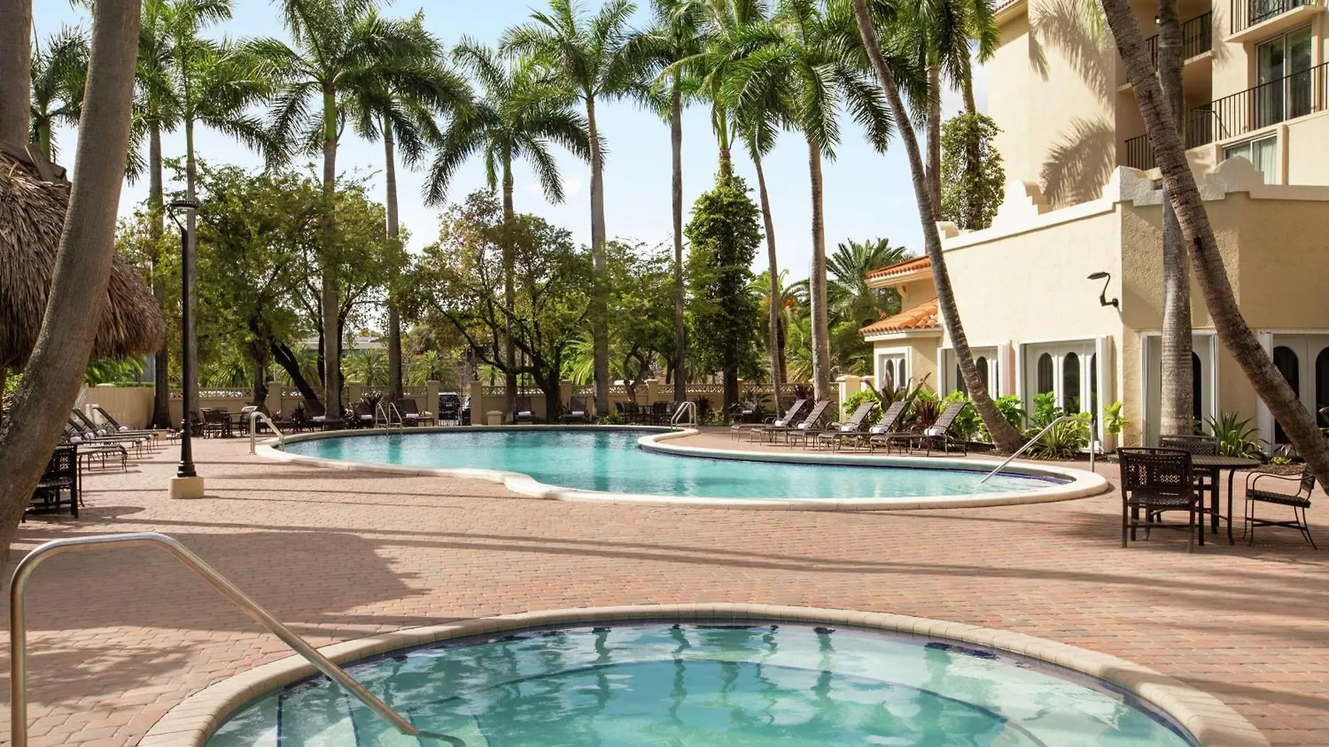 מלון Embassy By Hilton International Airport