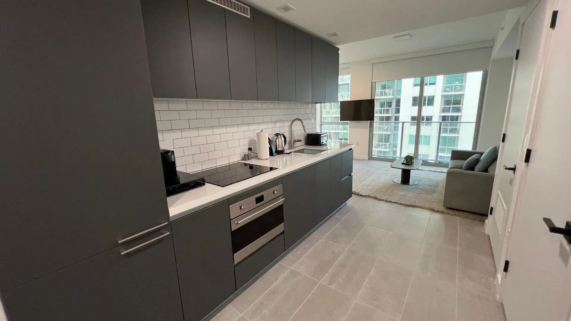 227-2113ic Downtown Apartment *