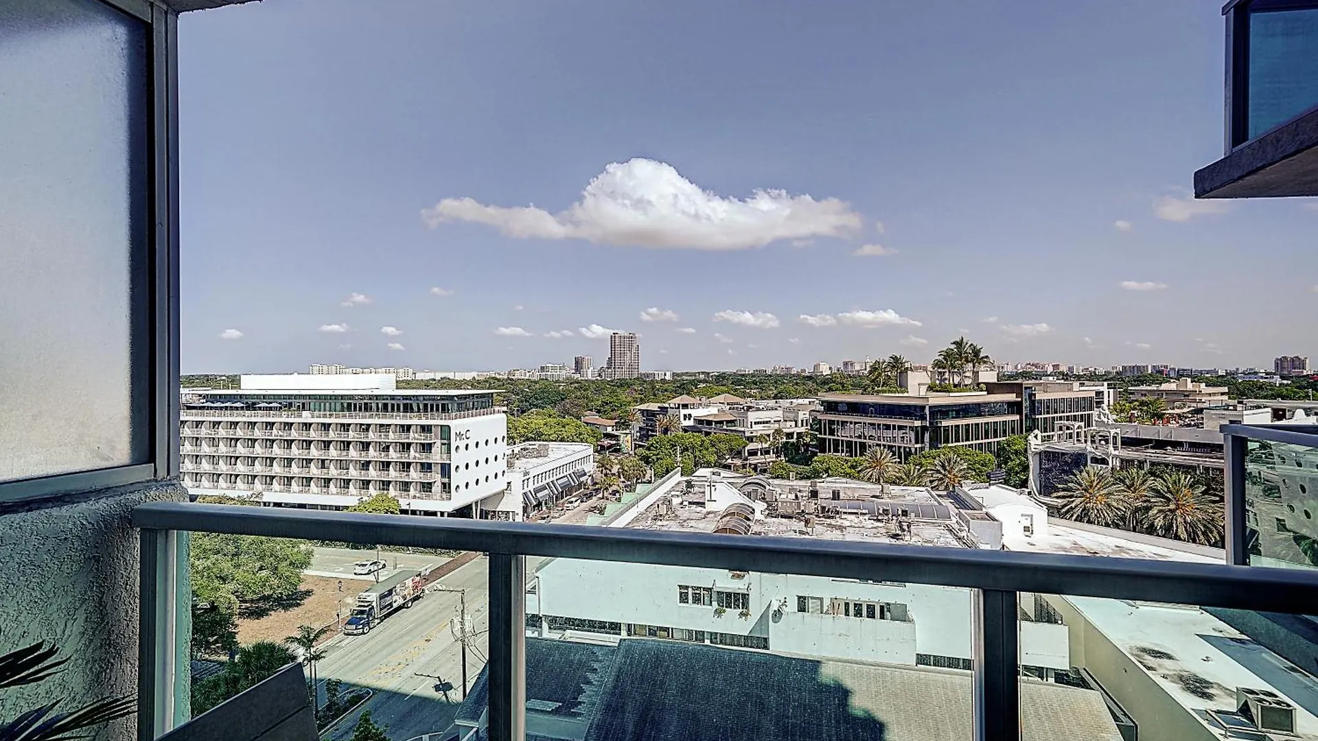 Coconut Grove 1 Bedroom Parking Included 別荘 *