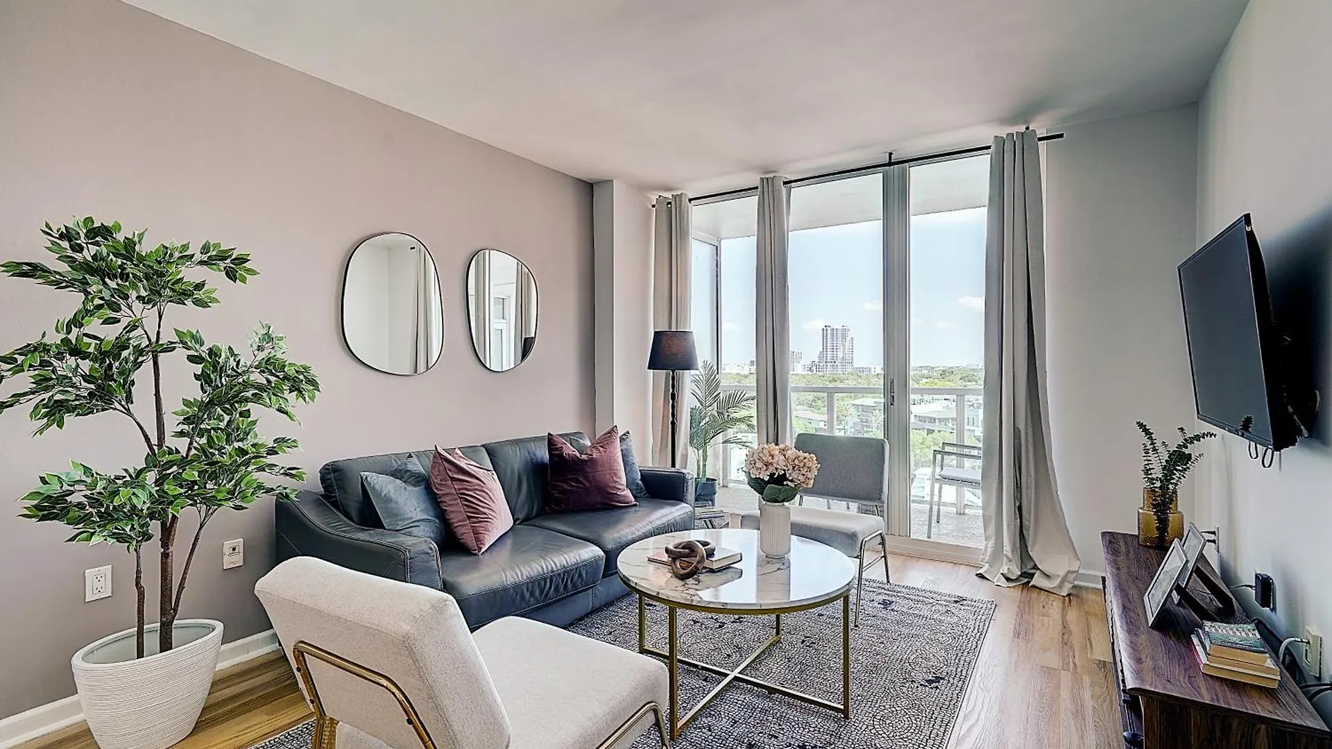 Coconut Grove 1 Bedroom Parking Included *