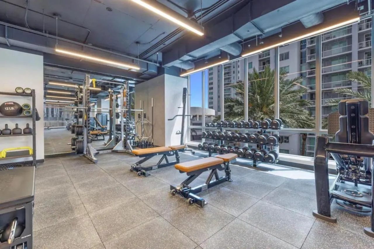 Ocean View Cozy Pool And Gym מיאמי