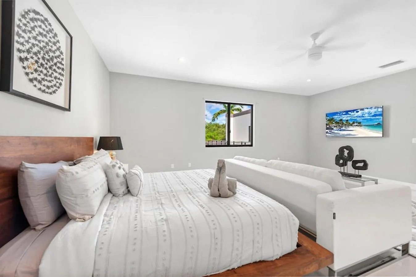 Granada Modern Luxury In Massive Mansion With Heated Pool Villa