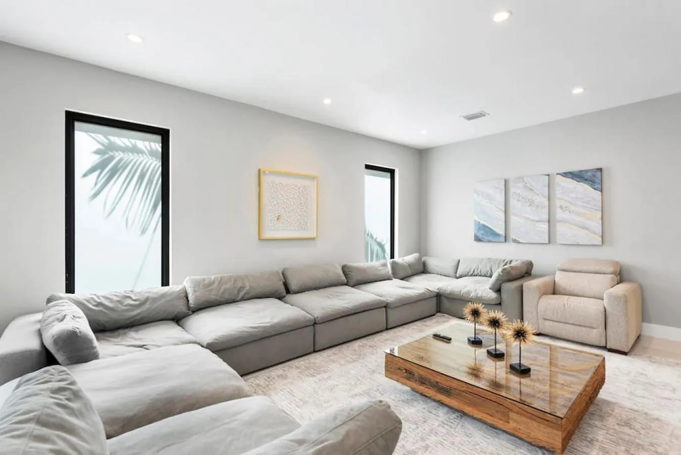 Villa Granada Modern Luxury In Massive Mansion With Heated Pool